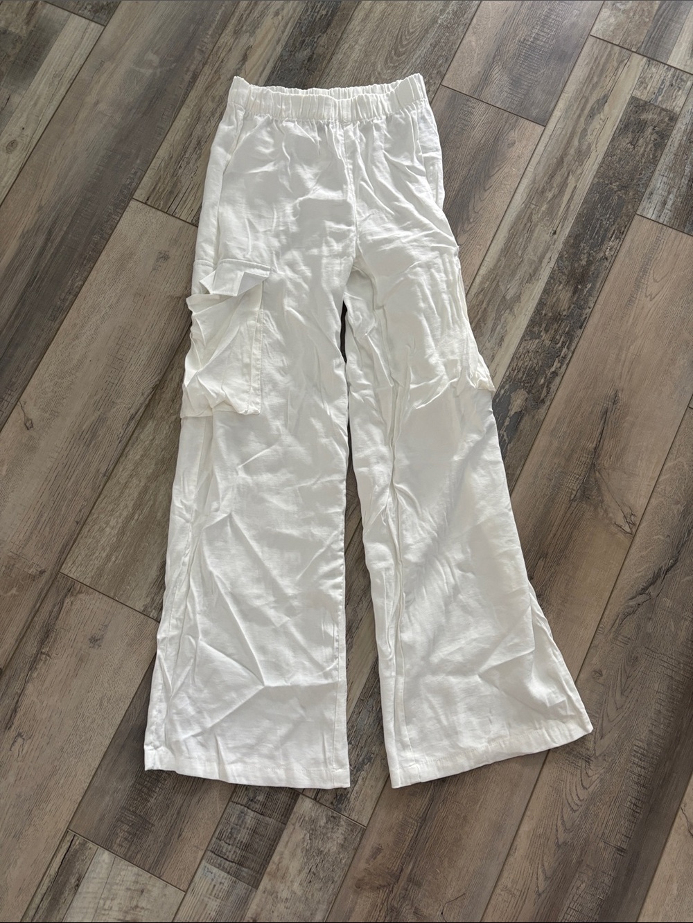 Forever 21 White Wide-Leg Cargo Pants with Pockets